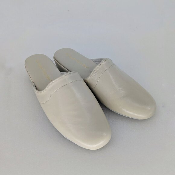 White Minimalist Slip-On Slippers - Picture 1 of 6